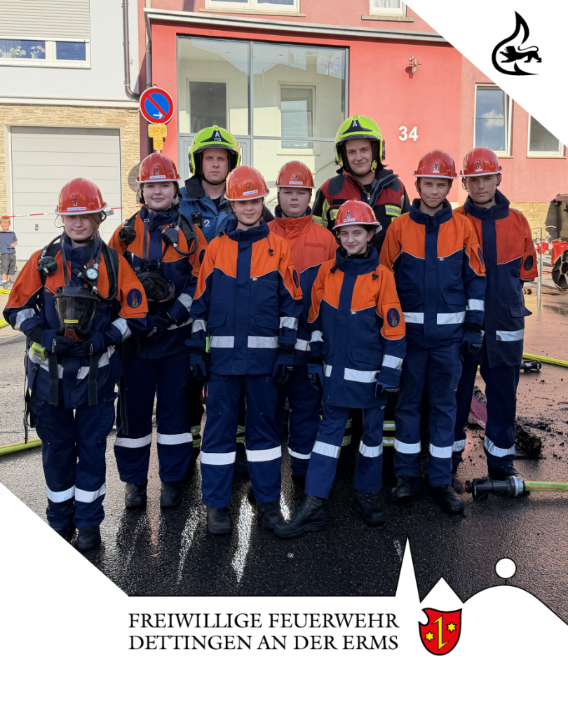 Ein Teil unserer Jugendfeuerwehr die eine Schauübung vorführten